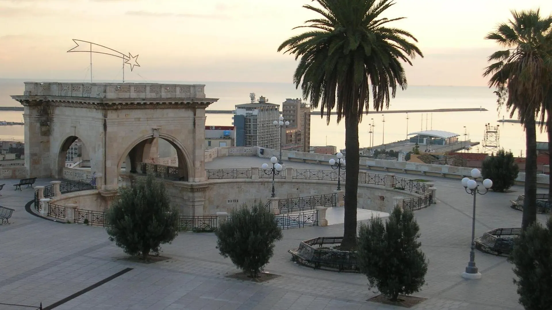 Cmh Castello Suites contacts